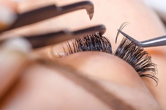 Eyelash Service Touch-Up